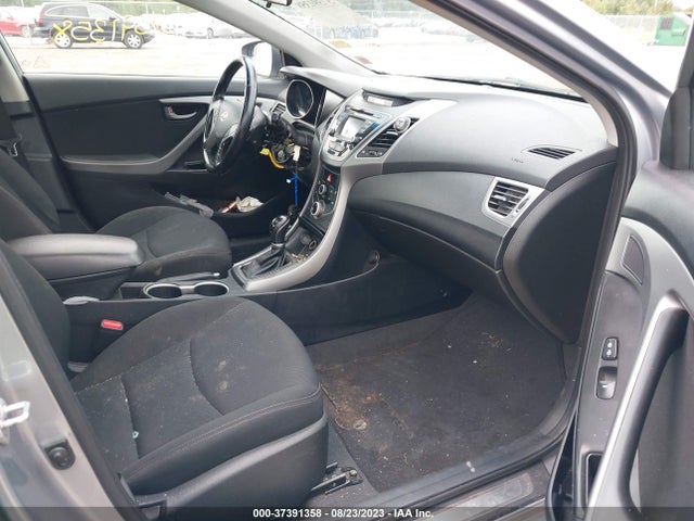 Продажа на аукционе авто 2015 Hyundai Elantra Se, vin: 5NPDH4AE3FH581484, номер лота: 37391358