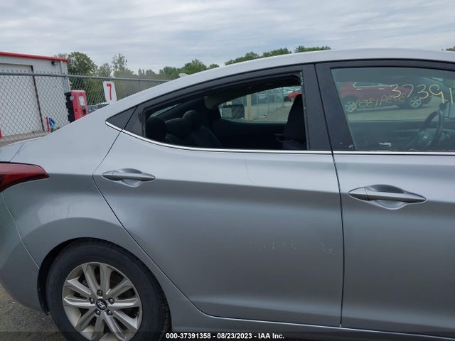 Продажа на аукционе авто 2015 Hyundai Elantra Se, vin: 5NPDH4AE3FH581484, номер лота: 37391358
