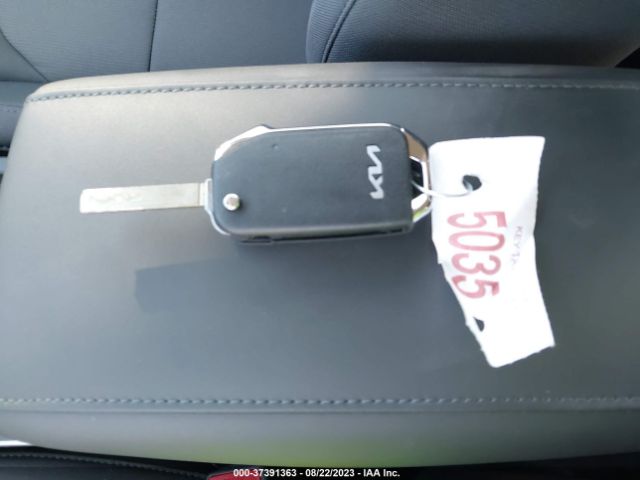 KNDCP3LE3P5097970 KIA NIRO LX