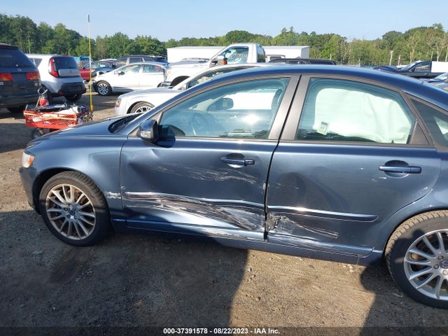 2011 VOLVO S40 VIN: YV1672MS0B2537014