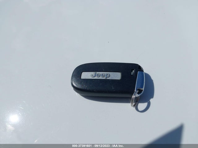 1C4RJFAG0JC111621 Jeep Grand Cherokee Laredo E