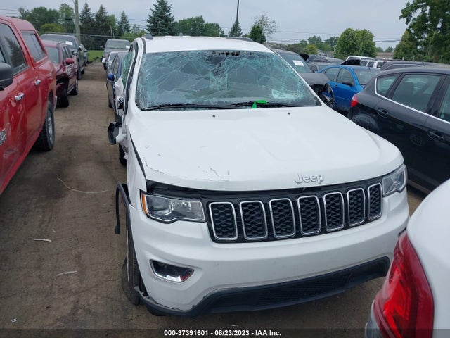 1C4RJFAG0JC111621 Jeep Grand Cherokee Laredo E