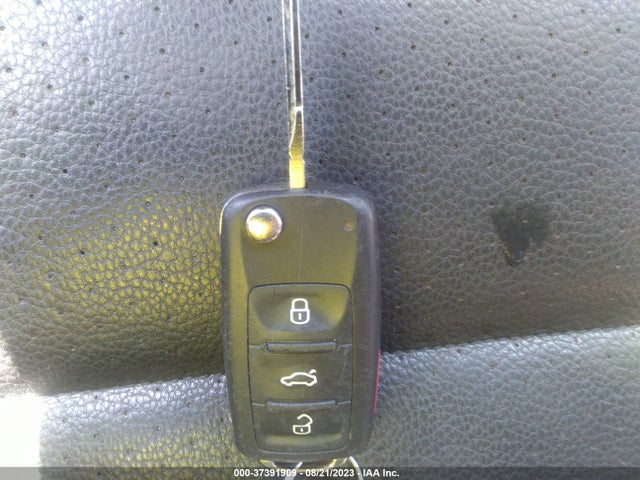 WVGAV7AX8GW558577 Volkswagen TIGUAN S
