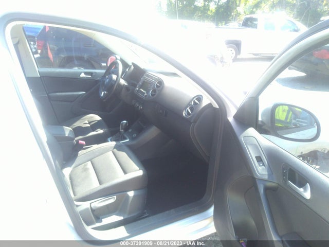 WVGAV7AX8GW558577 Volkswagen TIGUAN S