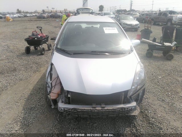 2013 HONDA FIT VIN: JHMGE8H33DC063030