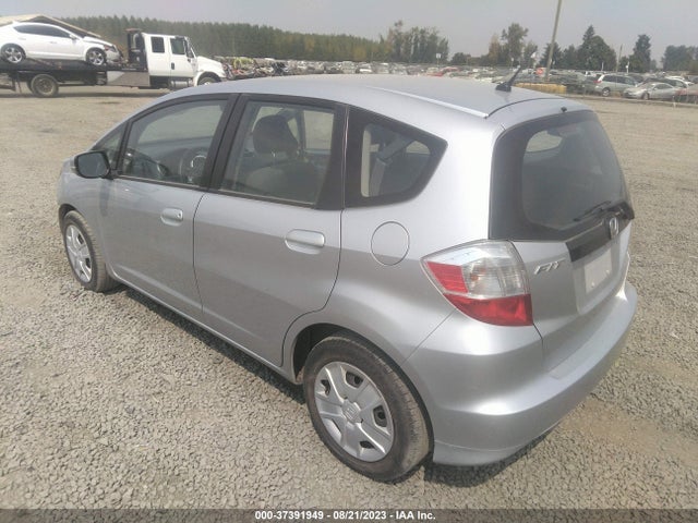 2013 HONDA FIT VIN: JHMGE8H33DC063030