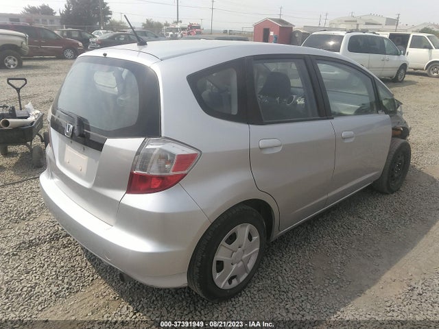 2013 HONDA FIT VIN: JHMGE8H33DC063030