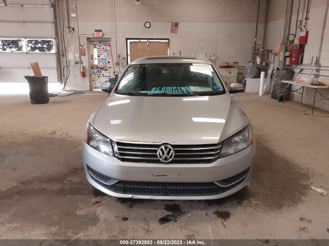 1VWBT7A31EC049924 Volkswagen Passat Se W/sunroof