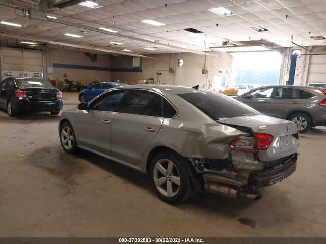 1VWBT7A31EC049924 Volkswagen Passat Se W/sunroof