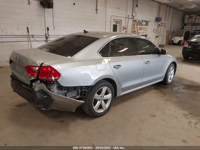 1VWBT7A31EC049924 Volkswagen Passat Se W/sunroof