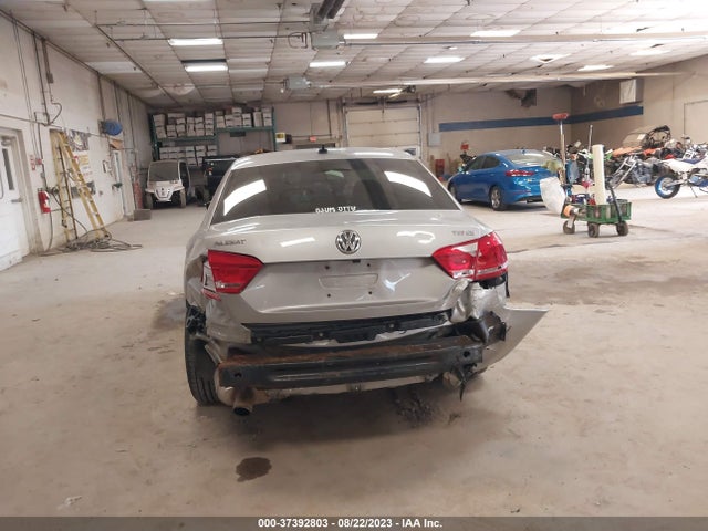 1VWBT7A31EC049924 Volkswagen Passat Se W/sunroof
