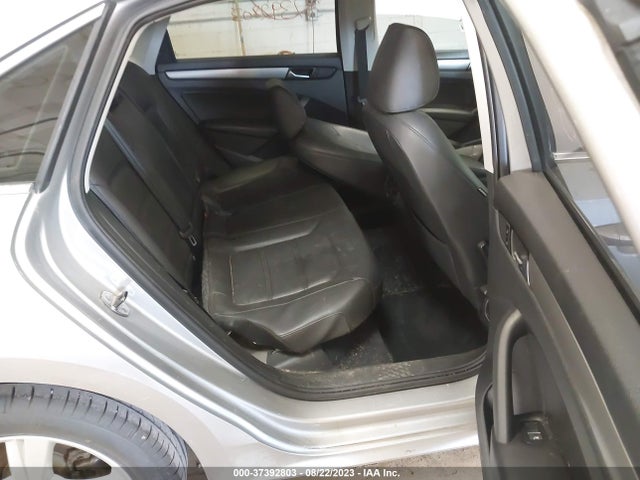 1VWBT7A31EC049924 Volkswagen Passat Se W/sunroof