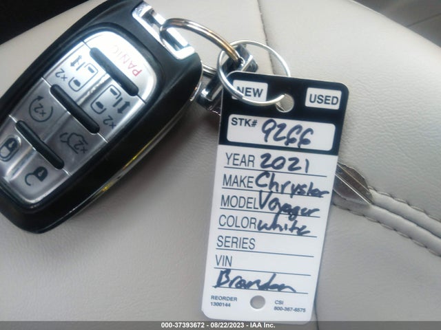 2C4RC1DG7MR532496 Chrysler Voyager Lxi