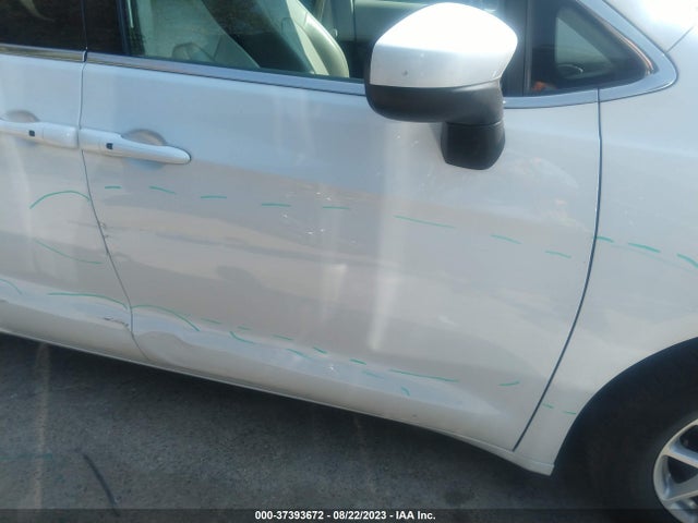 2C4RC1DG7MR532496 Chrysler Voyager Lxi