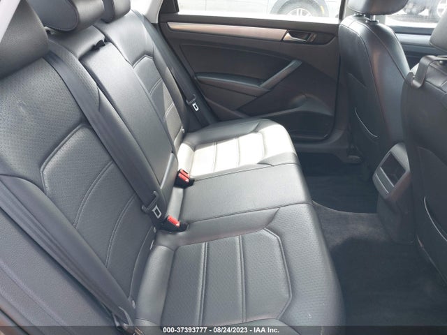 1VWAT7A38FC024015 Volkswagen Passat 1.8t Wolfsburg Ed