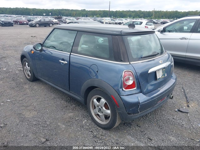 2011 MINI COOPER WMWSU3C53BT099630 Photo 2