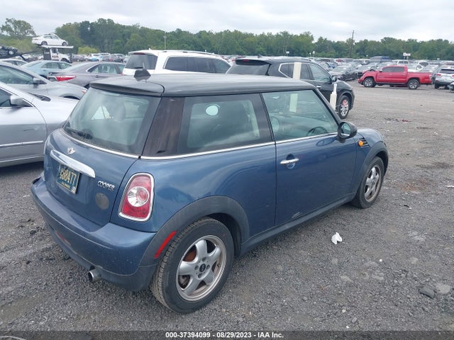 2011 MINI COOPER WMWSU3C53BT099630 Photo 3
