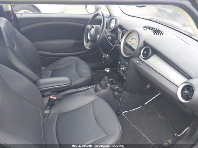 2011 MINI COOPER WMWSU3C53BT099630 Photo 4