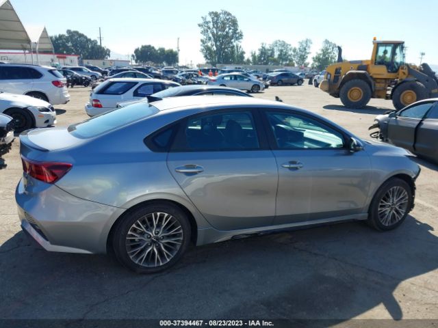3KPF54AD2NE491030 KIA Forte Gt-line