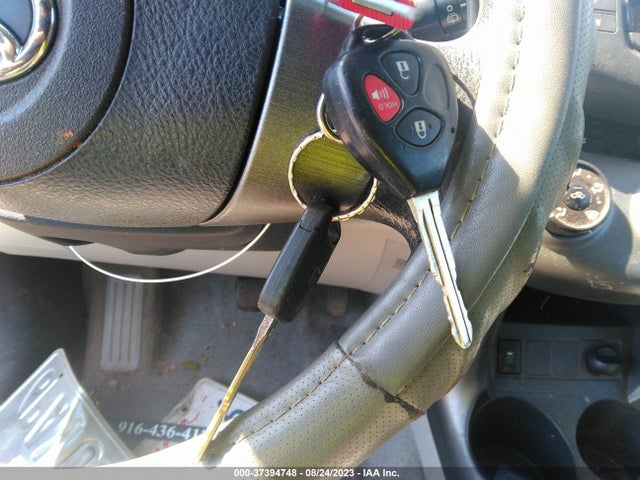 2011 TOYOTA RAV4 VIN: 2T3KF4DV2BW080484