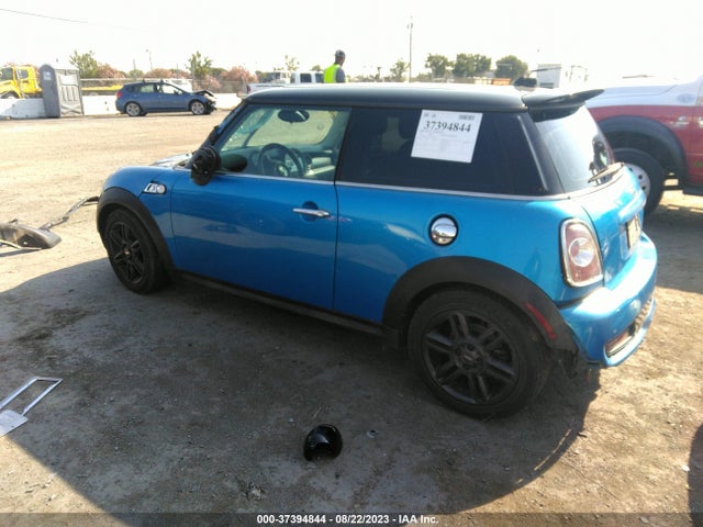 2011 MINI COOPER S WMWSV3C52BTY20307 Photo 2