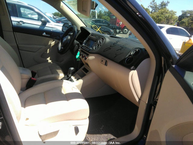 WVGAV7AX0FW508674 Volkswagen TIGUAN SE