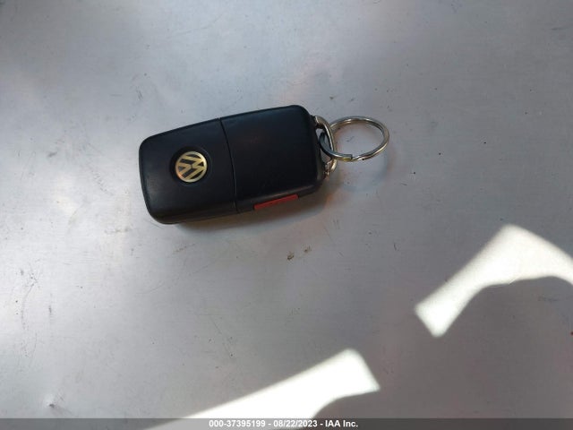 1VWAT7A39FC084899 Volkswagen Passat 1.8t Limited Edition