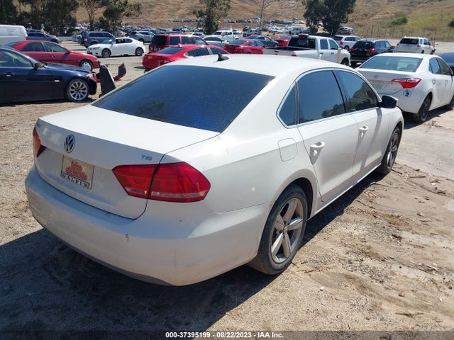 1VWAT7A39FC084899 Volkswagen Passat 1.8t Limited Edition