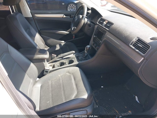 1VWAT7A39FC084899 Volkswagen Passat 1.8t Limited Edition