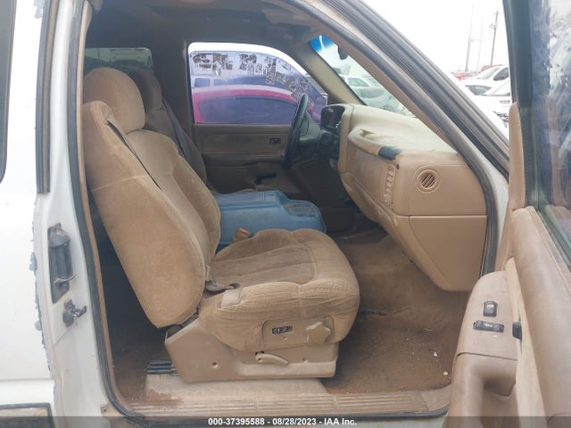 2000 CHEVROLET SILVERADO 1500 LS VIN: 2GCEC19T4Y1312094