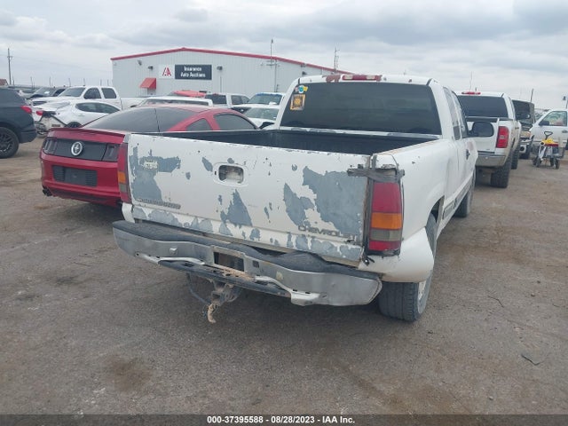 2000 CHEVROLET SILVERADO 1500 LS VIN: 2GCEC19T4Y1312094
