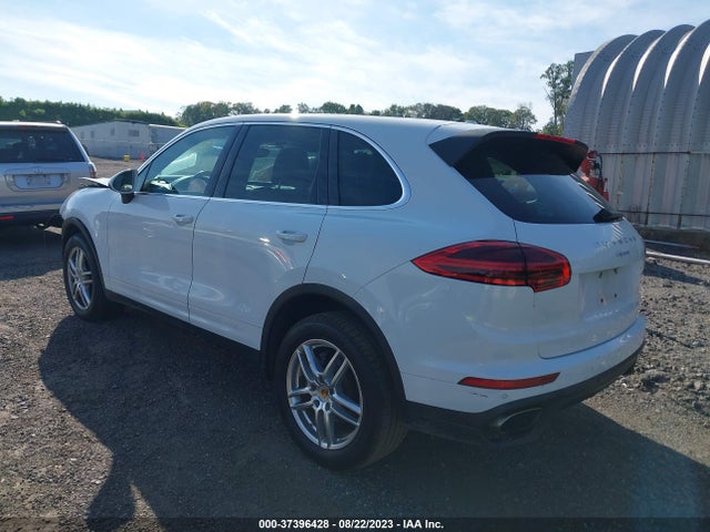 2016 PORSCHE CAYENNE WP1AA2A29GLA06139 Photo 2