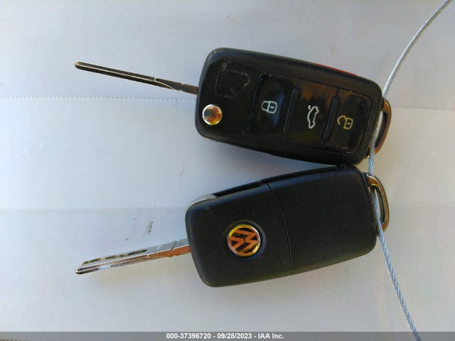 1VWBT7A32GC048459 Volkswagen Passat 1.8t Se
