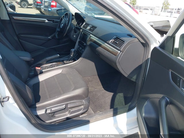 1VWBT7A32GC048459 Volkswagen Passat 1.8t Se