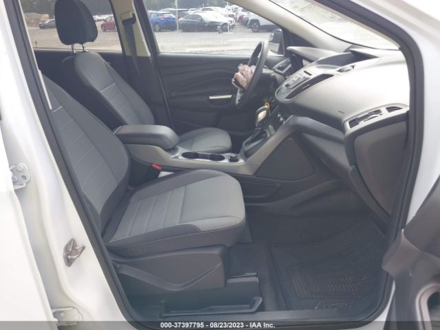 1FMCU0GX9FUC01056 Ford ESCAPE SE