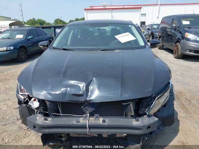 1VWAA7A36JC011620 Volkswagen Passat 2.0t S/r-line