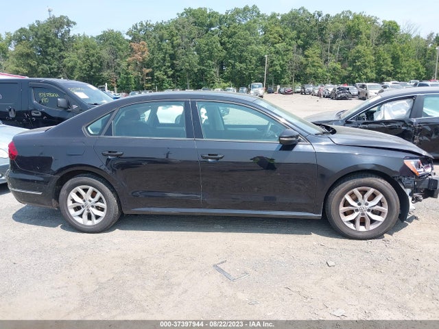1VWAA7A36JC011620 Volkswagen Passat 2.0t S/r-line