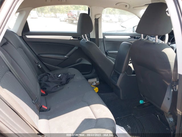 1VWAA7A36JC011620 Volkswagen Passat 2.0t S/r-line
