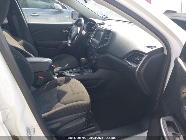 2019 JEEP CHEROKEE LATITUDE VIN: 1C4PJLCB7KD203571