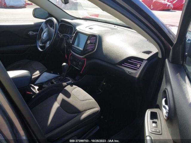 1C4PJLCB6FW573579 Jeep Cherokee Latitude