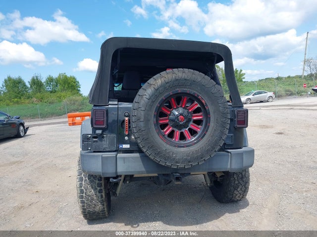 1C4BJWDG7GL244561 Jeep Wrangler Unlimited Sport
