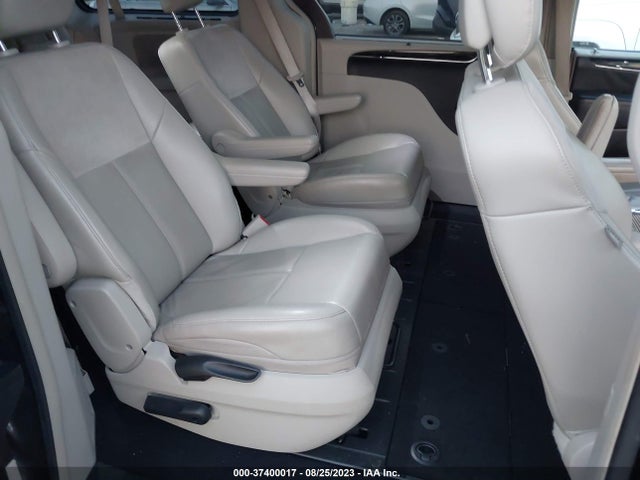 2C4RC1GG3FR740888 Chrysler Town & Country Limited Platinum