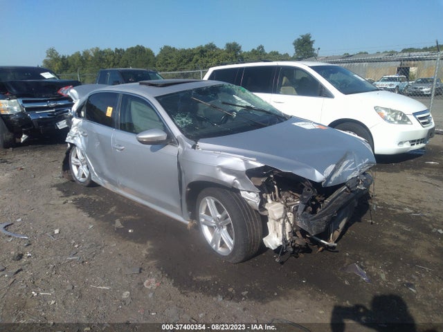 2012 VOLKSWAGEN PASSAT SE W/SUNROOF & NAV VIN: 1VWBM7A32CC034665