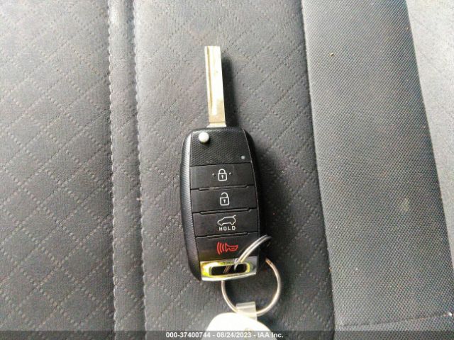 5XYPGDA31GG026203 KIA SORENTO LX