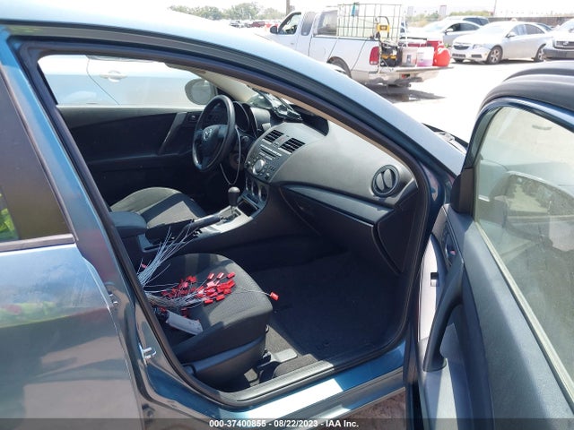 2011 MAZDA MAZDA3 I SPORT VIN: JM1BL1UGXB1415675