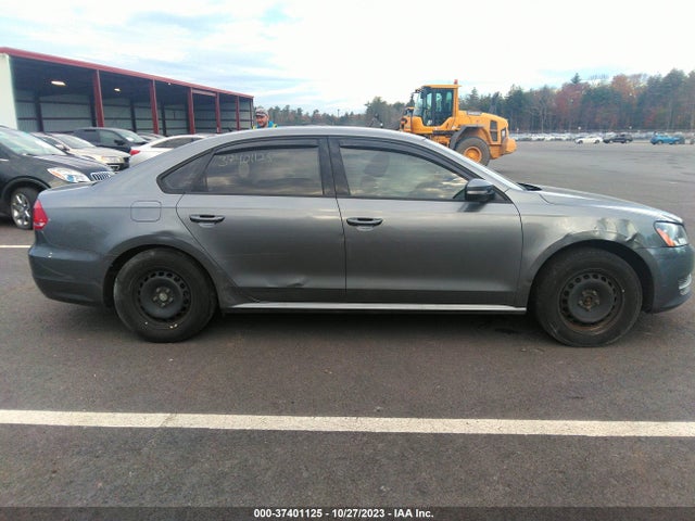 1VWAT7A31FC076571 Volkswagen Passat 1.8t S