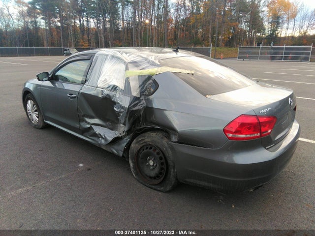 1VWAT7A31FC076571 Volkswagen Passat 1.8t S