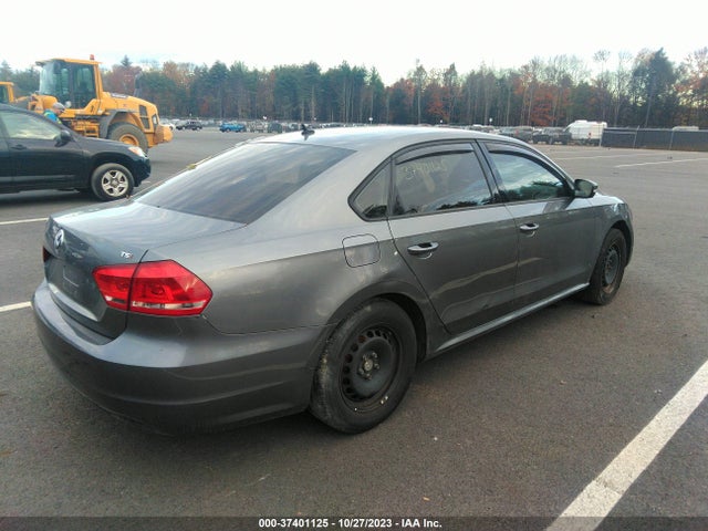 1VWAT7A31FC076571 Volkswagen Passat 1.8t S
