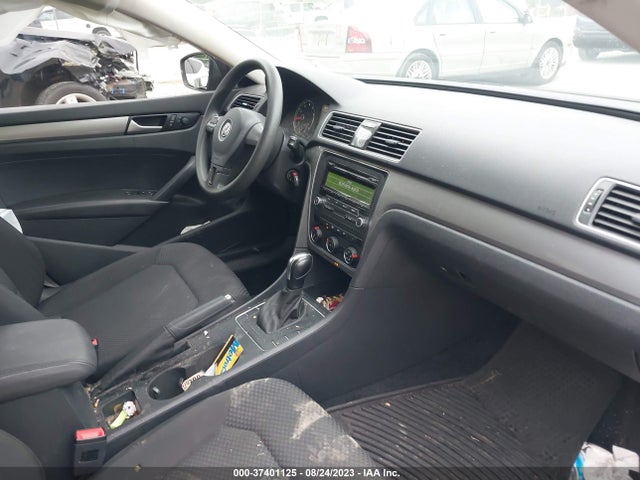 1VWAT7A31FC076571 Volkswagen Passat 1.8t S
