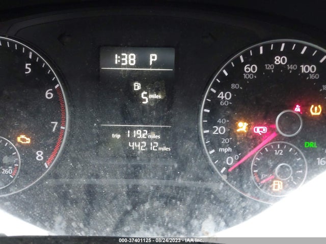 1VWAT7A31FC076571 Volkswagen Passat 1.8t S